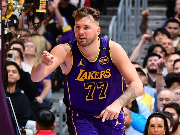 Pemilik Los Angeles Lakers yaitu Jeanie Buss mengatakan bahwa pihaknya akan terus membantu Luka Doncic untuk beradaptasi dalam tim. Ia tahu bahwa masa transisi Doncic ke Los Angeles tidak berjalan dengan mudah
