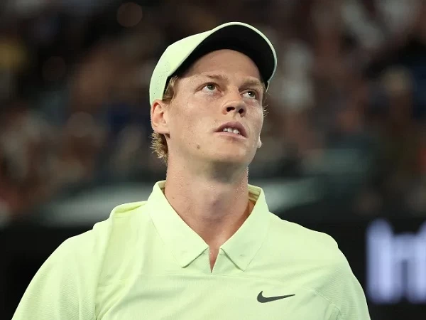 Jannik Sinner mengungkapkan bahwa ia harus menerima “kejahatan yang lebih kecil” berupa skorsing selama tiga bulan dalam wawancara pertamanya sejak larangan bertanding diterapkan.